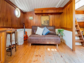 Beautiful spacious Houseboat in Kerkdriel near Lakebeach, Kerkdriel